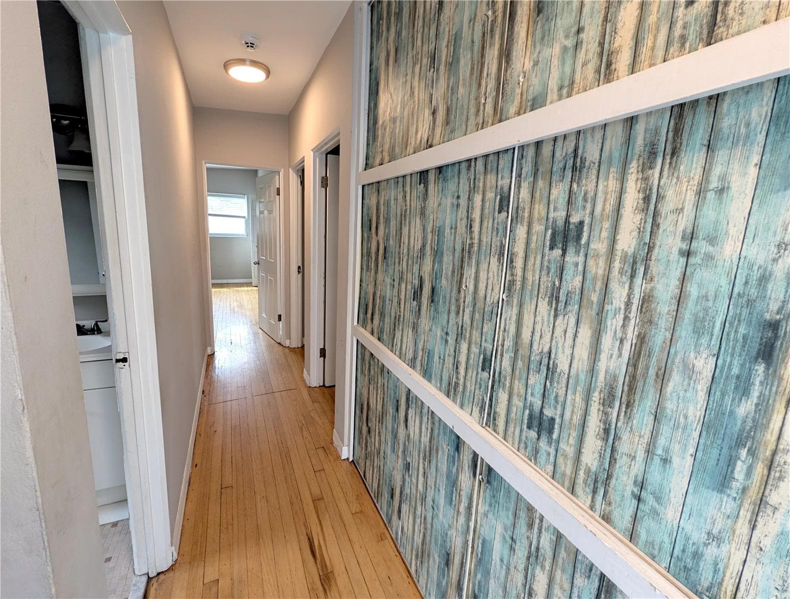 Single Family Residence at 1528 LEVERN ST, CLEARWATER, photo 5 of 39