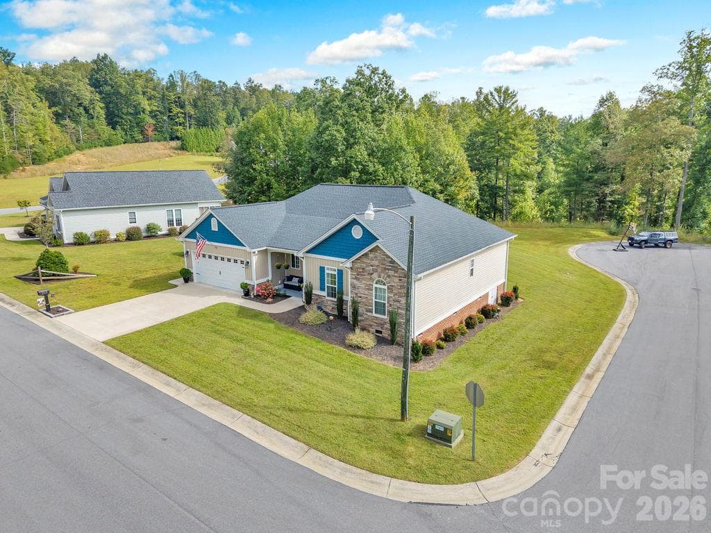 Single Family Residence at 1115 King George Court, Lenoir, photo 2 of 40