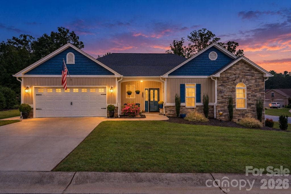 Single Family Residence at 1115 King George Court, Lenoir, photo 4 of 40