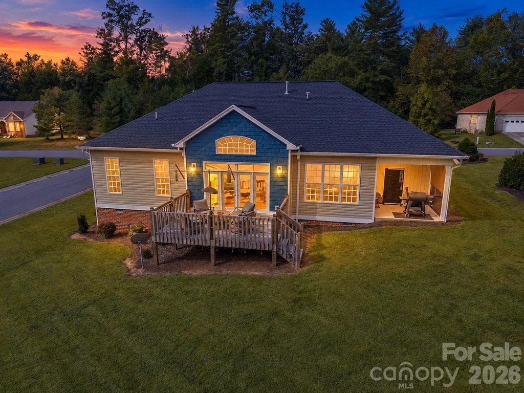 Single Family Residence at 1115 King George Court, Lenoir, photo 5 of 40