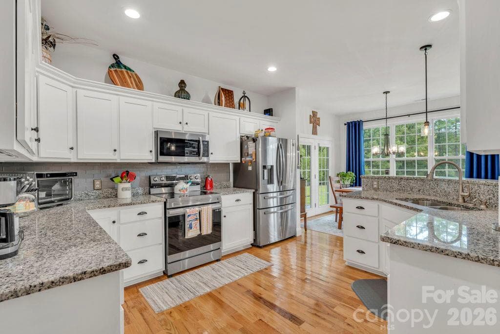 Single Family Residence at 1115 King George Court, Lenoir, photo 10 of 40