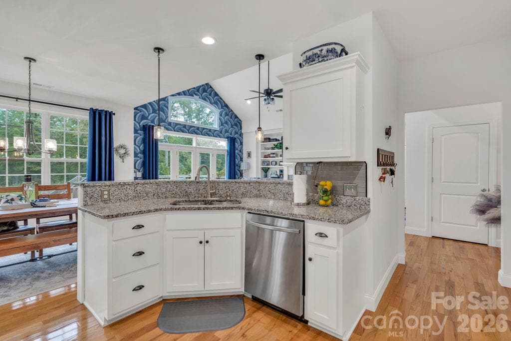 Single Family Residence at 1115 King George Court, Lenoir, photo 11 of 40