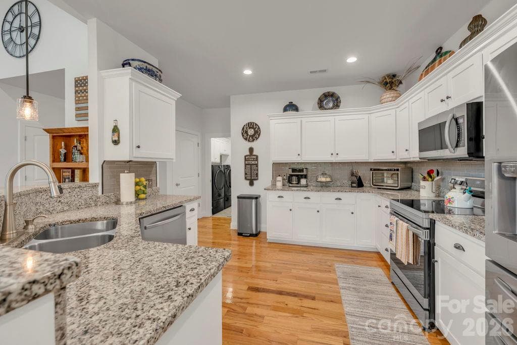 Single Family Residence at 1115 King George Court, Lenoir, photo 12 of 40