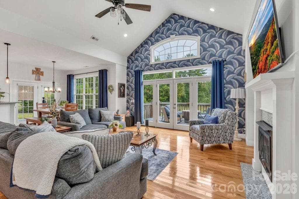 Single Family Residence at 1115 King George Court, Lenoir, photo 18 of 40