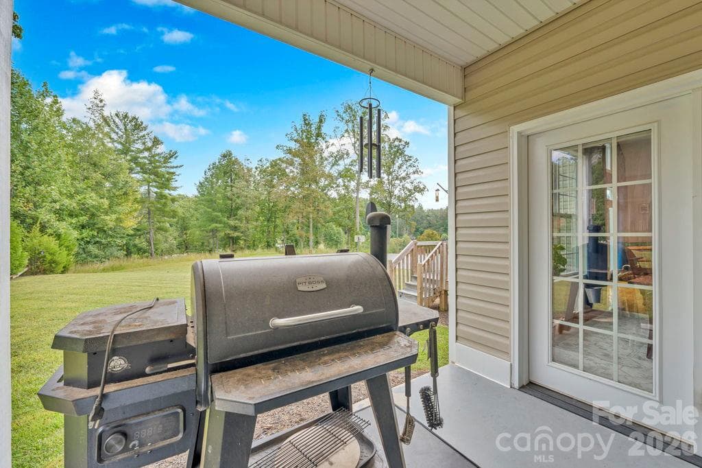 Single Family Residence at 1115 King George Court, Lenoir, photo 36 of 40