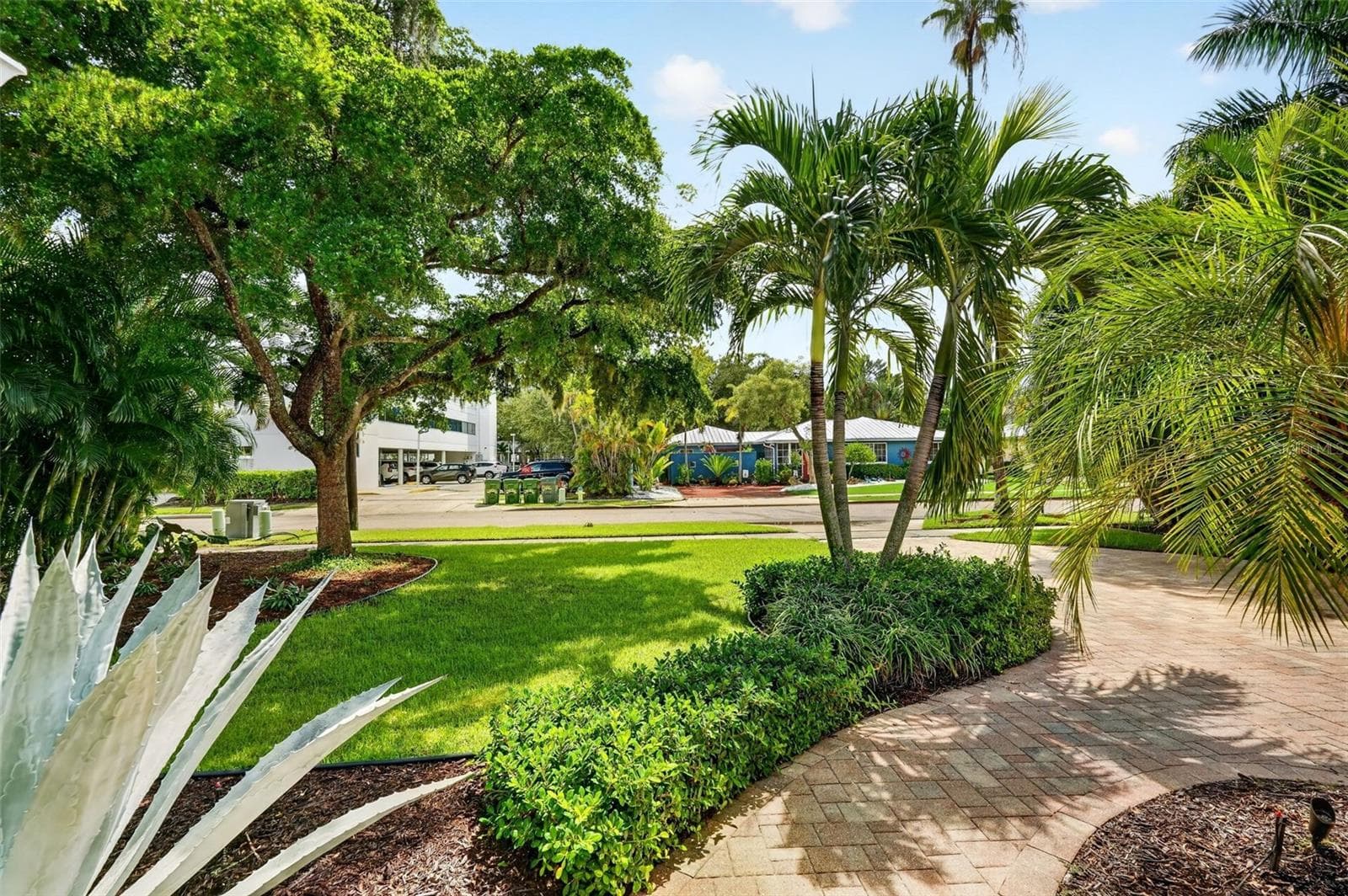Single Family Residence at 1965 HIBISCUS ST, SARASOTA, photo 6 of 64
