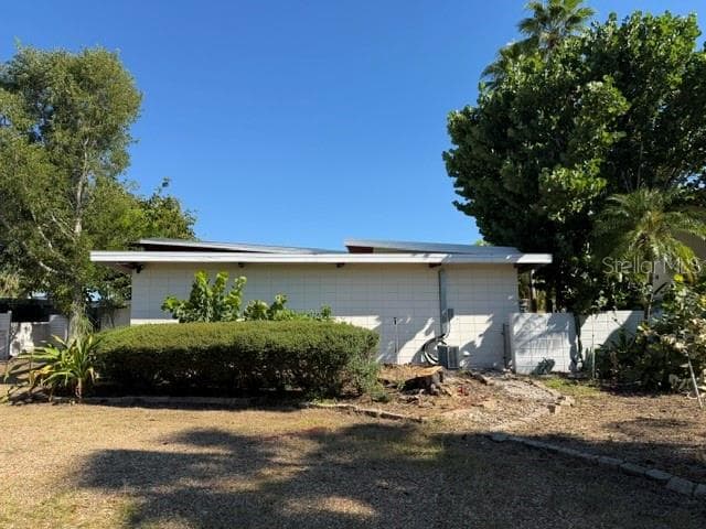 Single Family Residence at 31 DOLPHIN DR, TREASURE ISLAND, photo 3 of 39