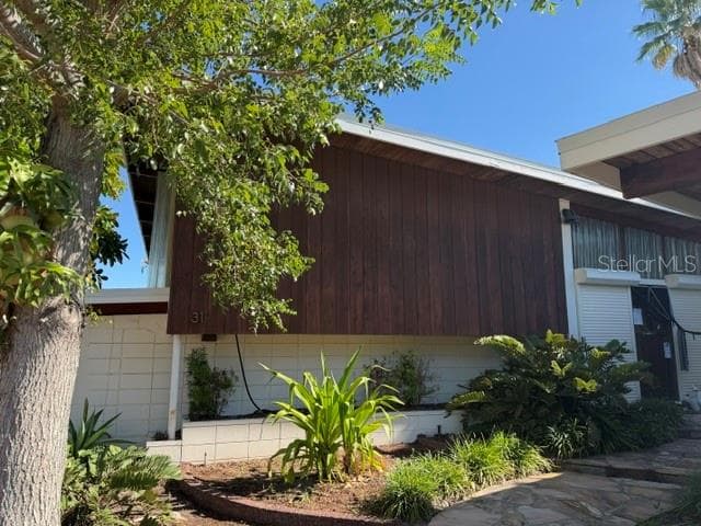 Single Family Residence at 31 DOLPHIN DR, TREASURE ISLAND, photo 5 of 39