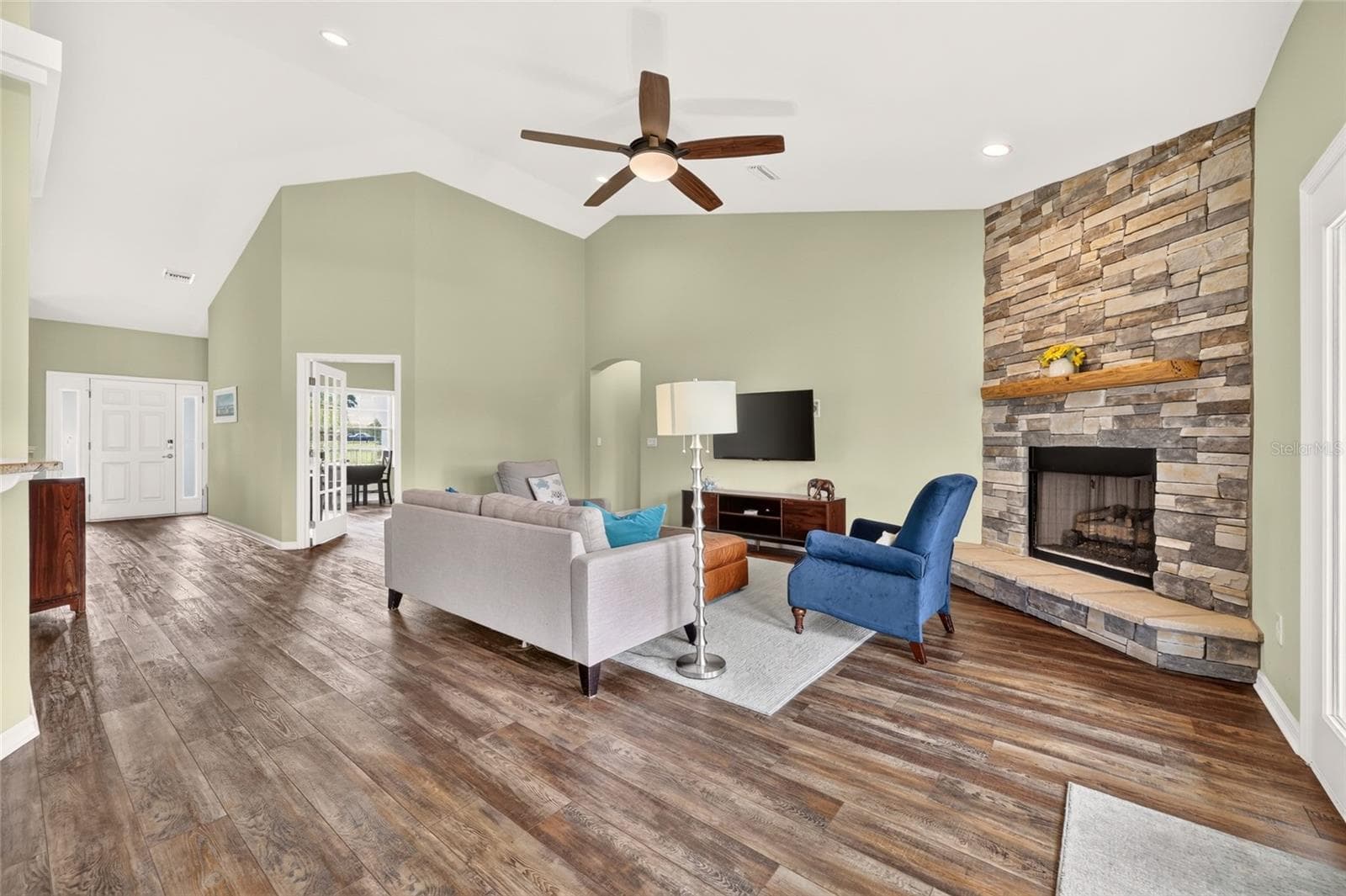 Gas Fireplace. - 2556 NE 120TH ST, ANTHONY