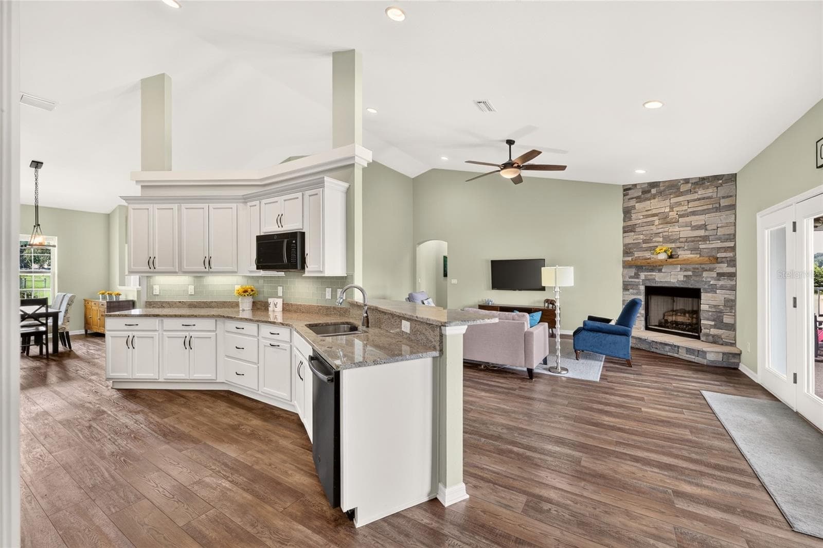 Large kitchen with pantry is open to living area. - 2556 NE 120TH ST, ANTHONY