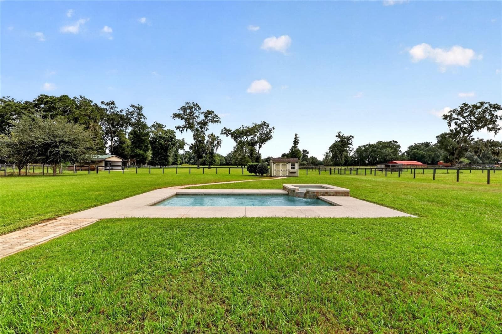 Heated Saltwater Pool with Spa - 2556 NE 120TH ST, ANTHONY