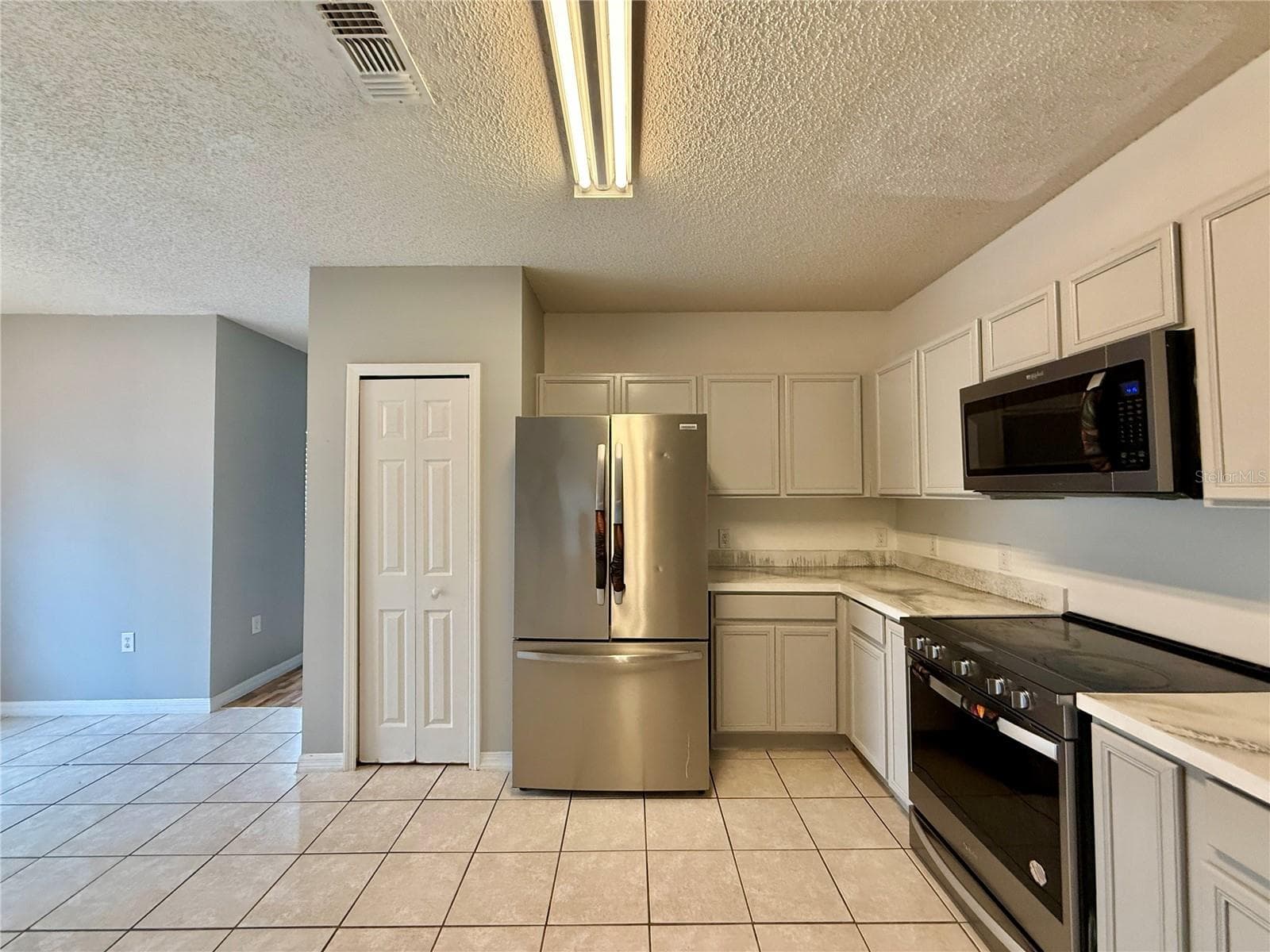 Single Family Residence at 677 ELBRIDGE DR, KISSIMMEE, photo 9 of 29