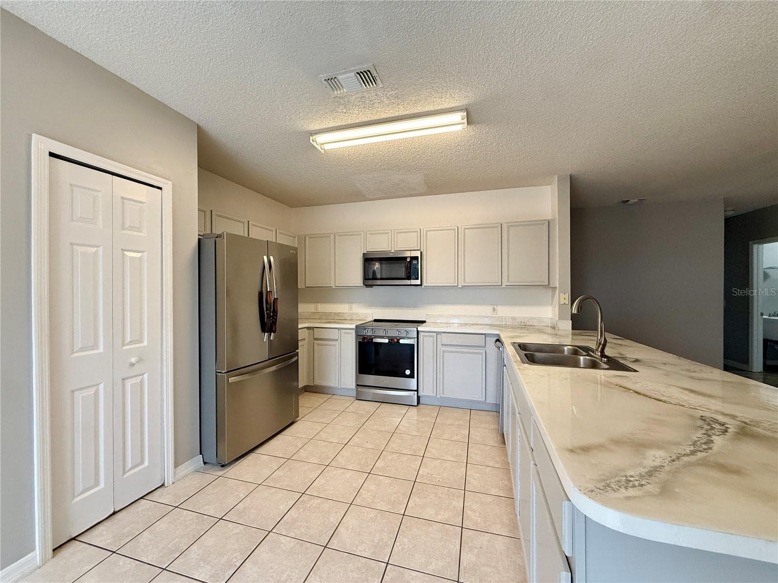 Single Family Residence at 677 ELBRIDGE DR, KISSIMMEE, photo 10 of 29