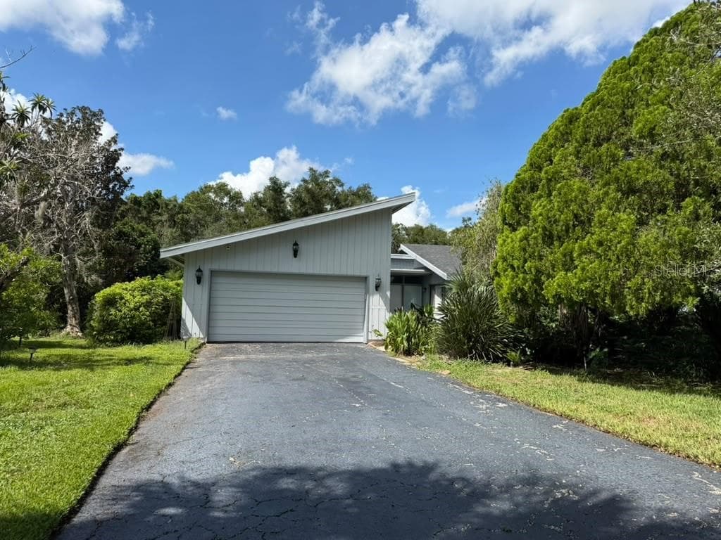 107 CANTERBURY DR