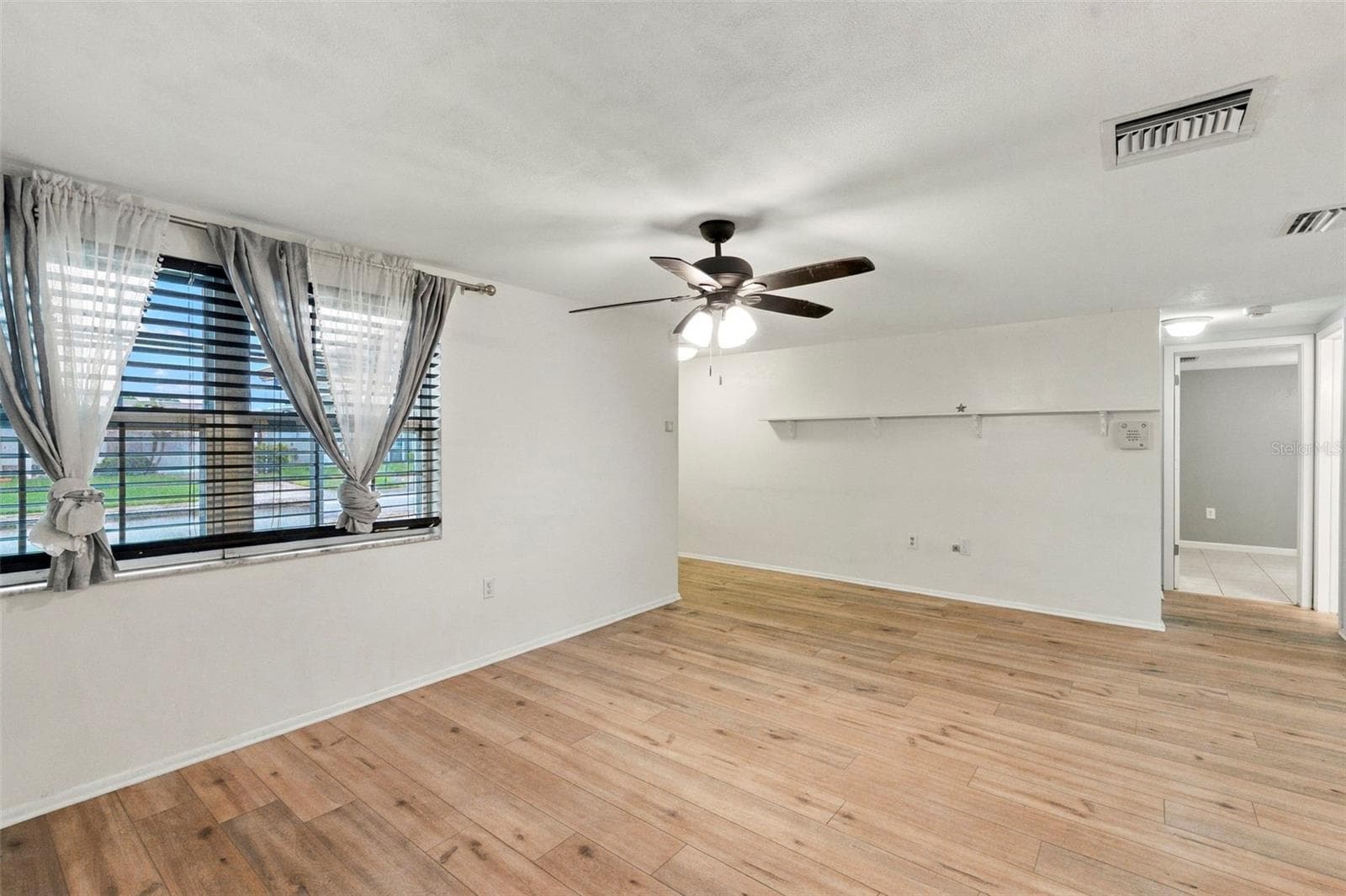 Living room - 3930 SAIL DR, NEW PORT RICHEY