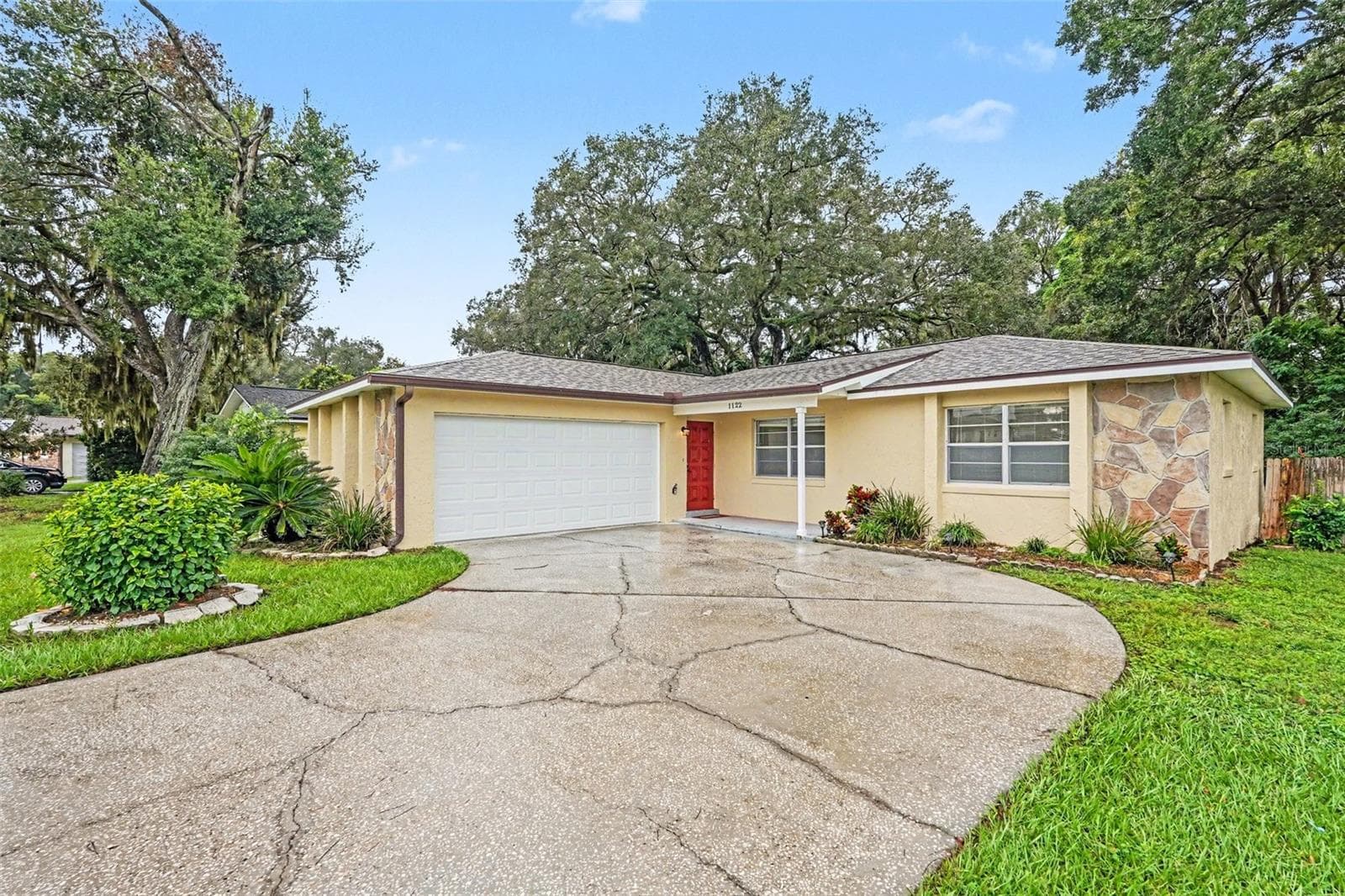 Single Family Residence at 1122 ESTATEWOOD DR, BRANDON, photo 2 of 17