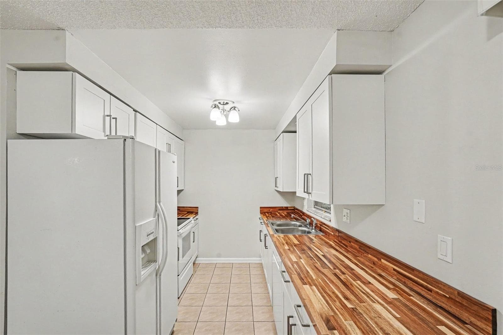 Single Family Residence at 1122 ESTATEWOOD DR, BRANDON, photo 10 of 17