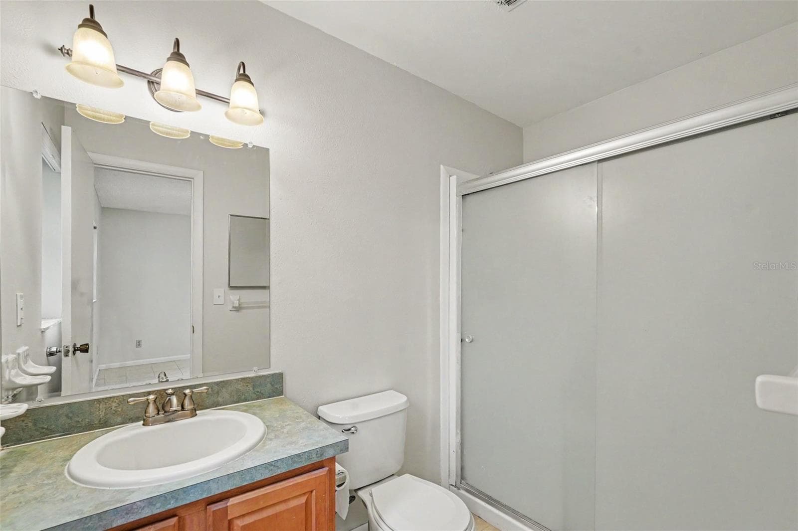 Single Family Residence at 1122 ESTATEWOOD DR, BRANDON, photo 13 of 17