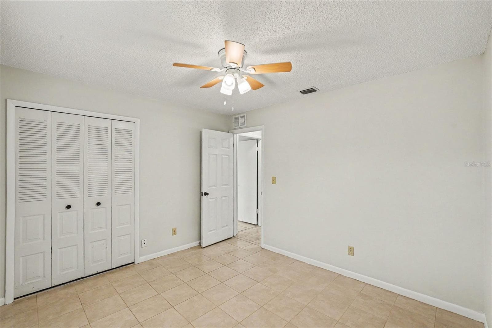 Single Family Residence at 1122 ESTATEWOOD DR, BRANDON, photo 14 of 17
