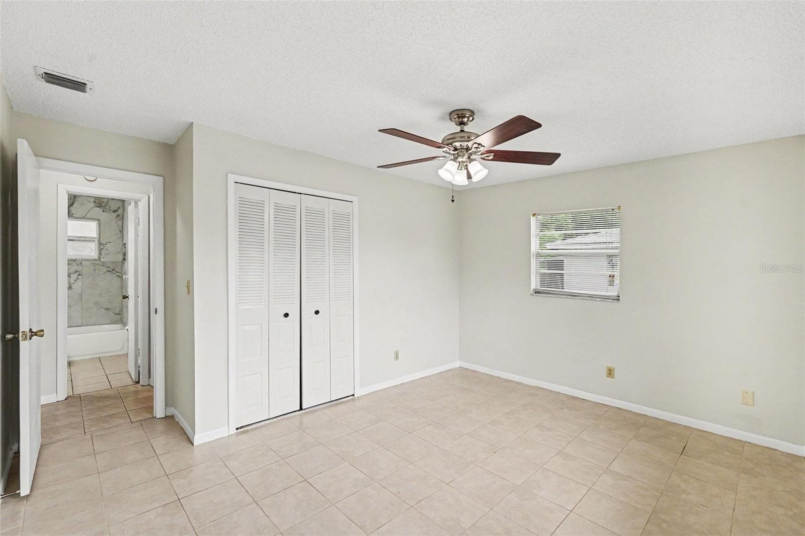 Single Family Residence at 1122 ESTATEWOOD DR, BRANDON, photo 15 of 17
