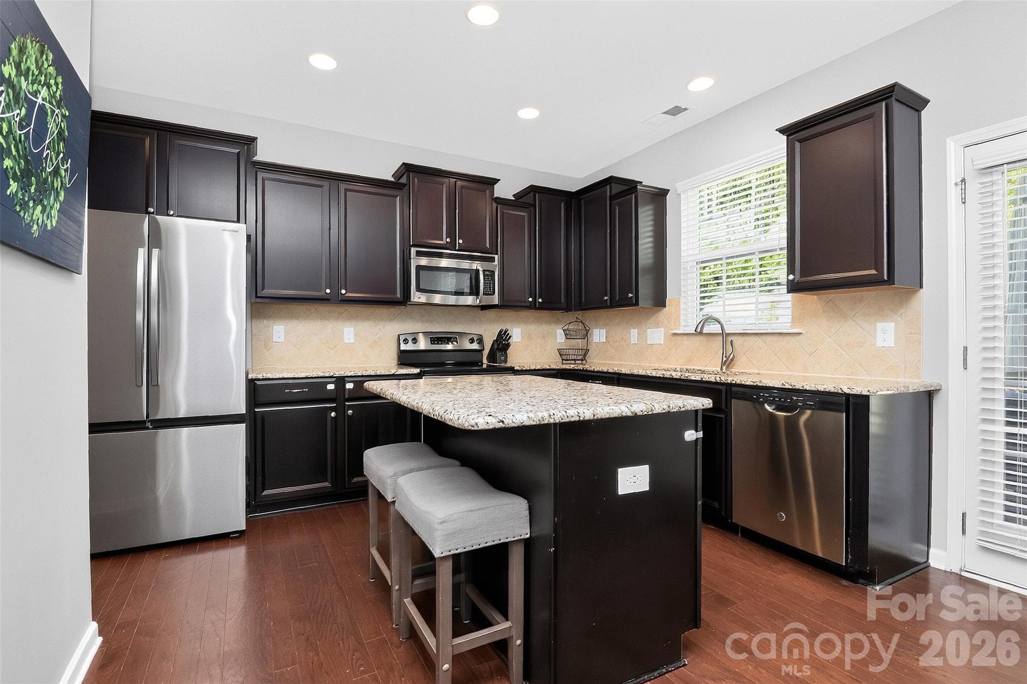 Open kitchen - 78066 Rillstone Drive, Lancaster