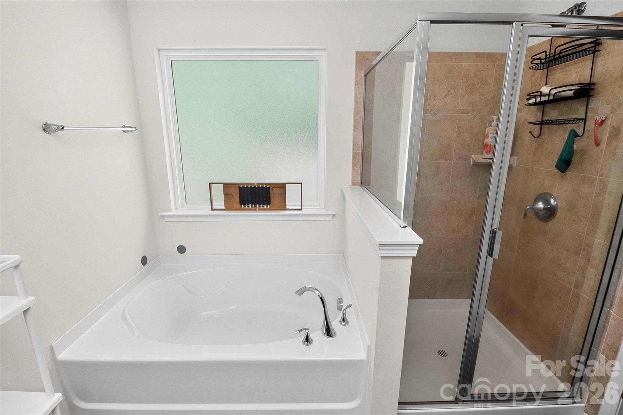 En suite primary bathroom - 78066 Rillstone Drive, Lancaster