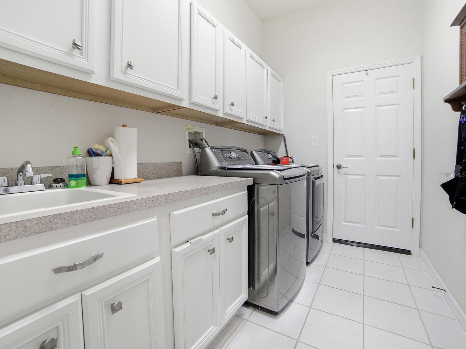 Laundry Room with pleanty of extra storage. - 3606 MULBERRY GROVE LOOP, LEESBURG