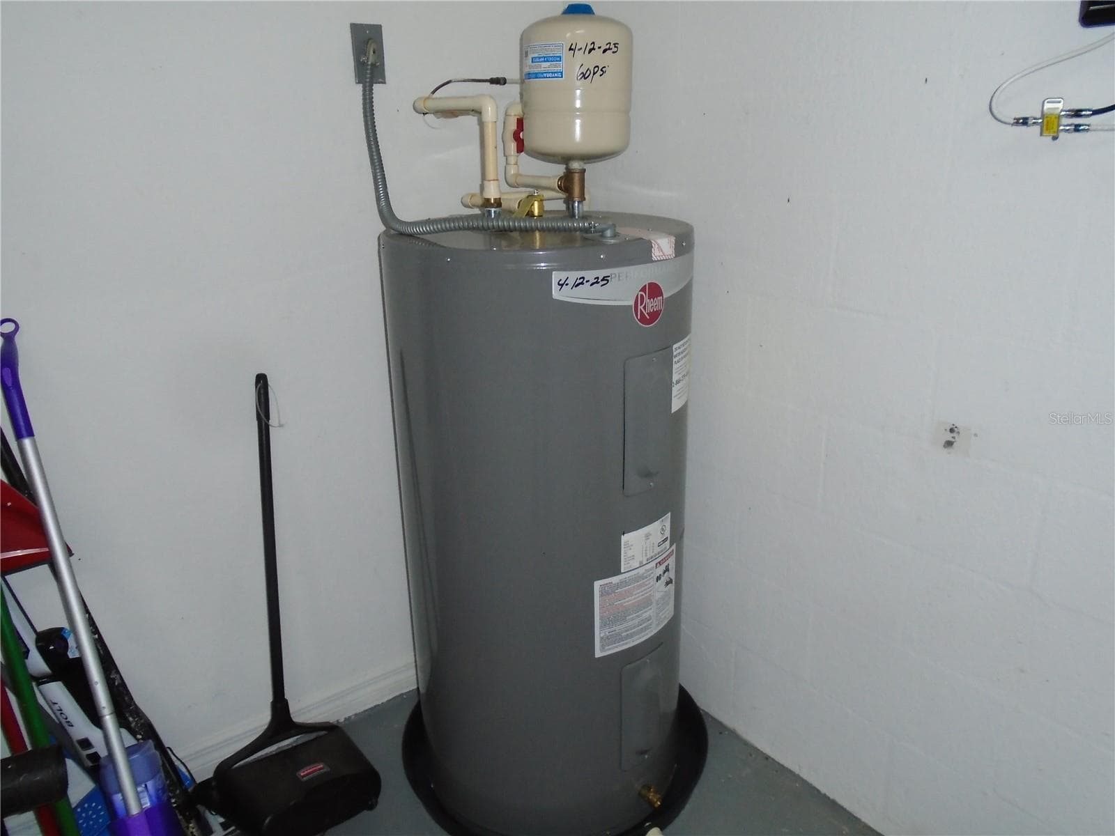 Newer Water Heater - 2746 SUNDANCE CIR, MULBERRY