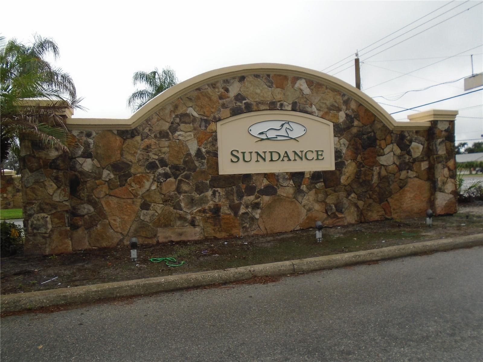 Community Entrance - 2746 SUNDANCE CIR, MULBERRY