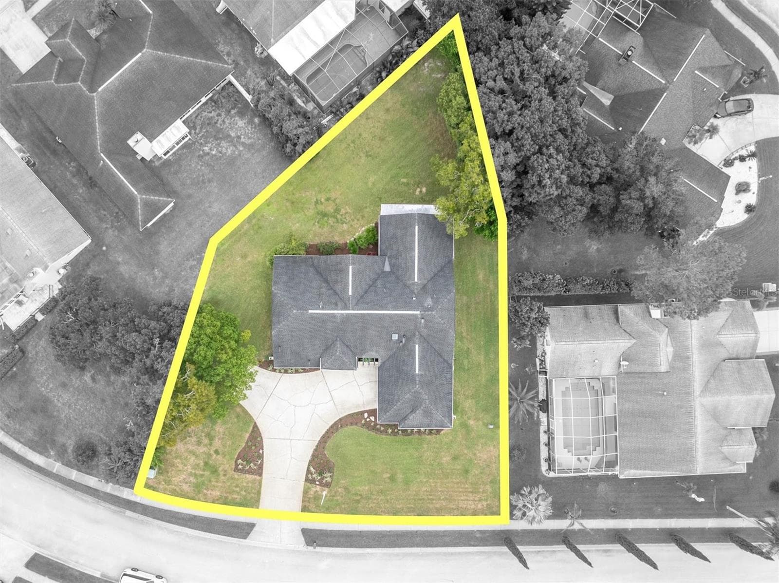 The largest lot in the community - 8721 LATHAM LN, HUDSON