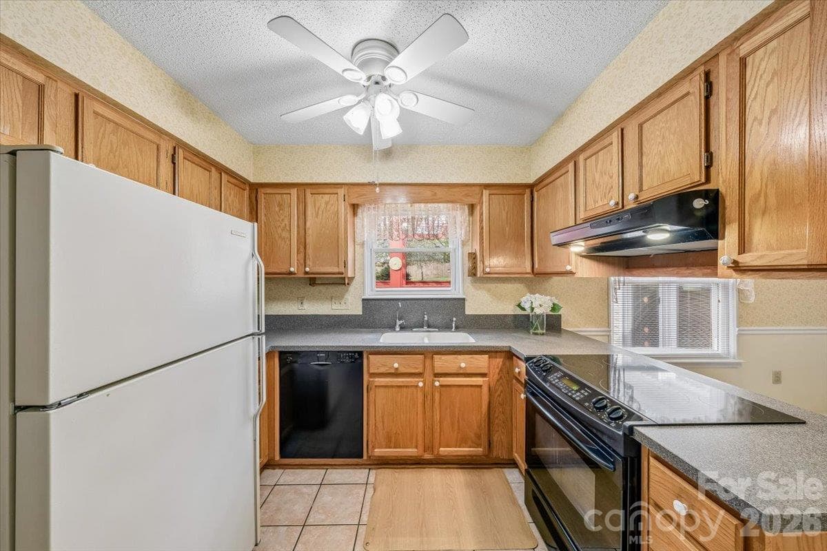 Kitchen - 8544 Indian Summer Trail, Harrisburg