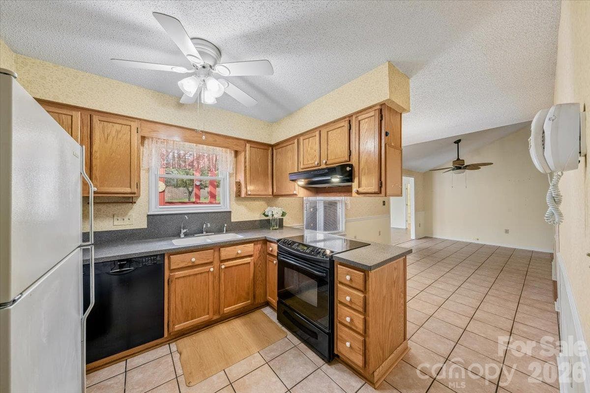 Kitchen - 8544 Indian Summer Trail, Harrisburg