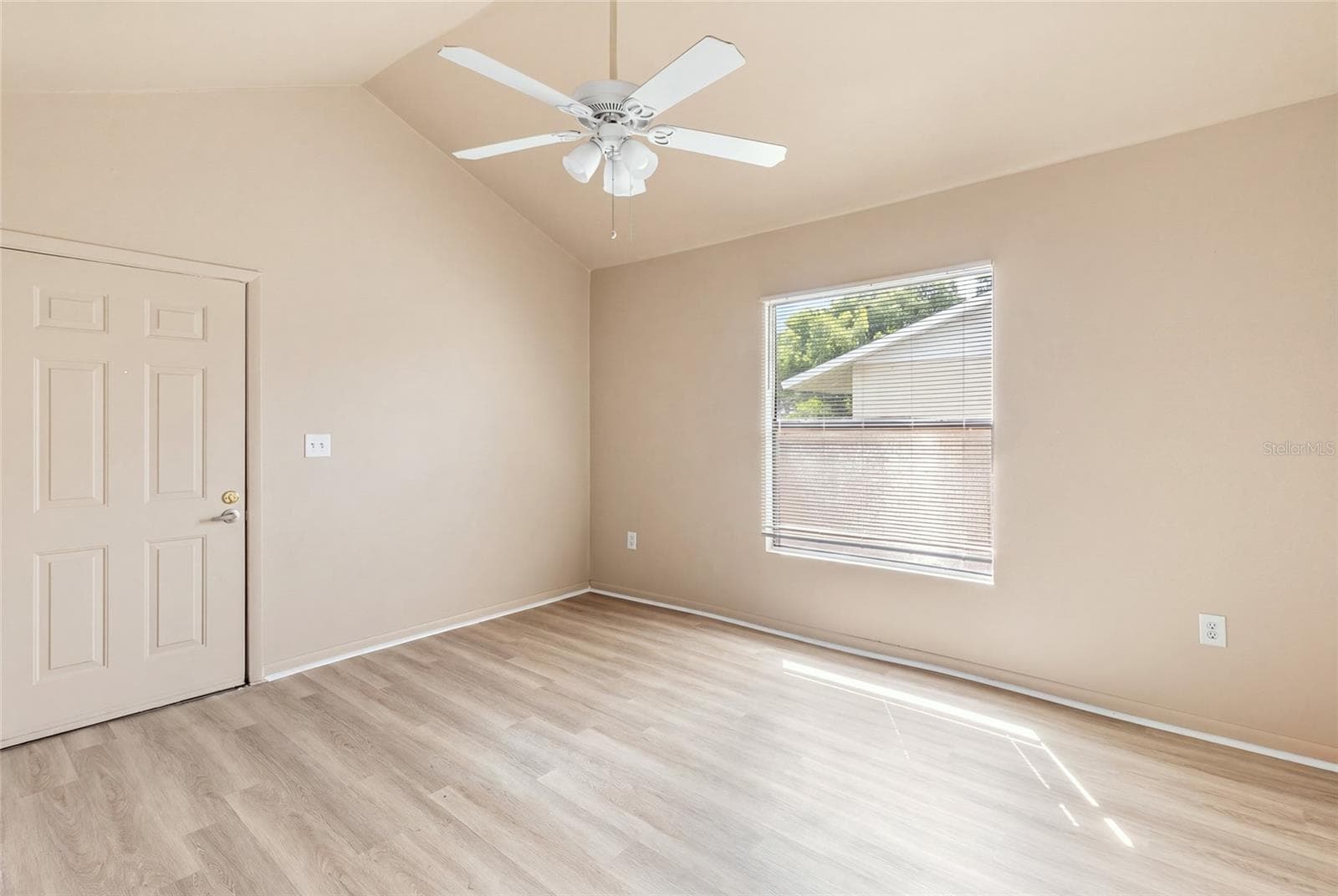 Single Family Residence at 3701 38TH AVE N, ST PETERSBURG, photo 6 of 32