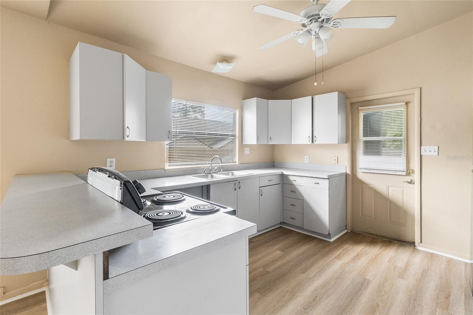 Single Family Residence at 3701 38TH AVE N, ST PETERSBURG, photo 14 of 32