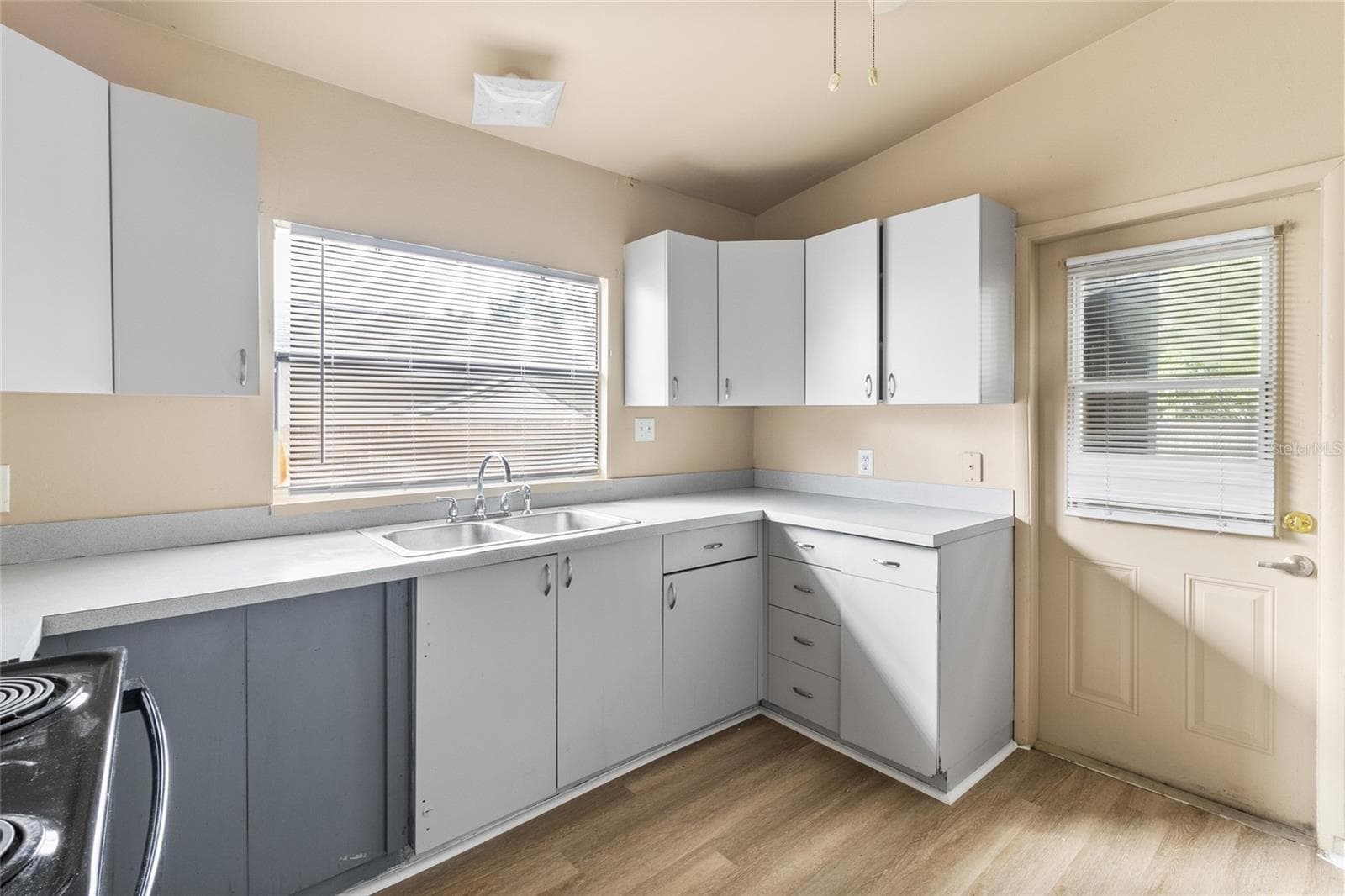 Single Family Residence at 3701 38TH AVE N, ST PETERSBURG, photo 15 of 32
