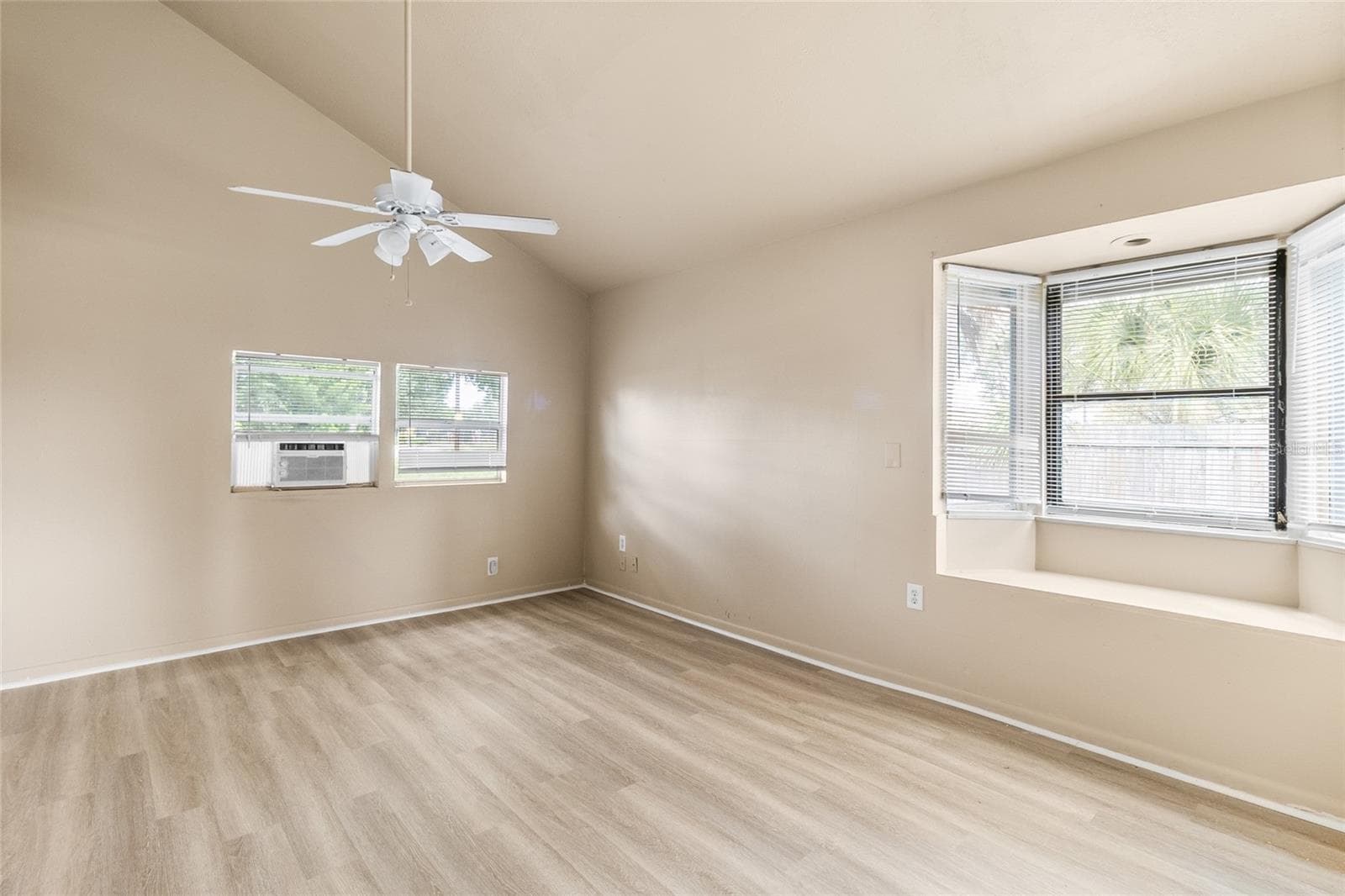 Single Family Residence at 3701 38TH AVE N, ST PETERSBURG, photo 23 of 32