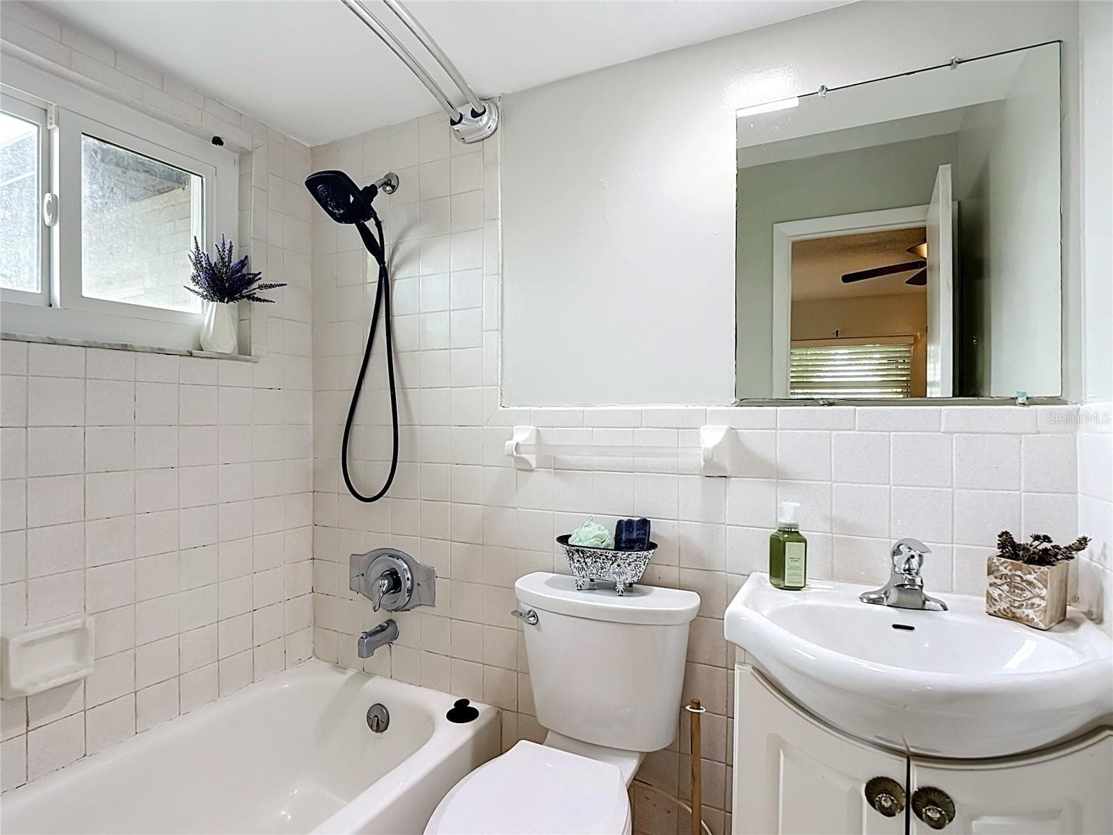 Primary bathroom. - 112 10TH ST, ST CLOUD