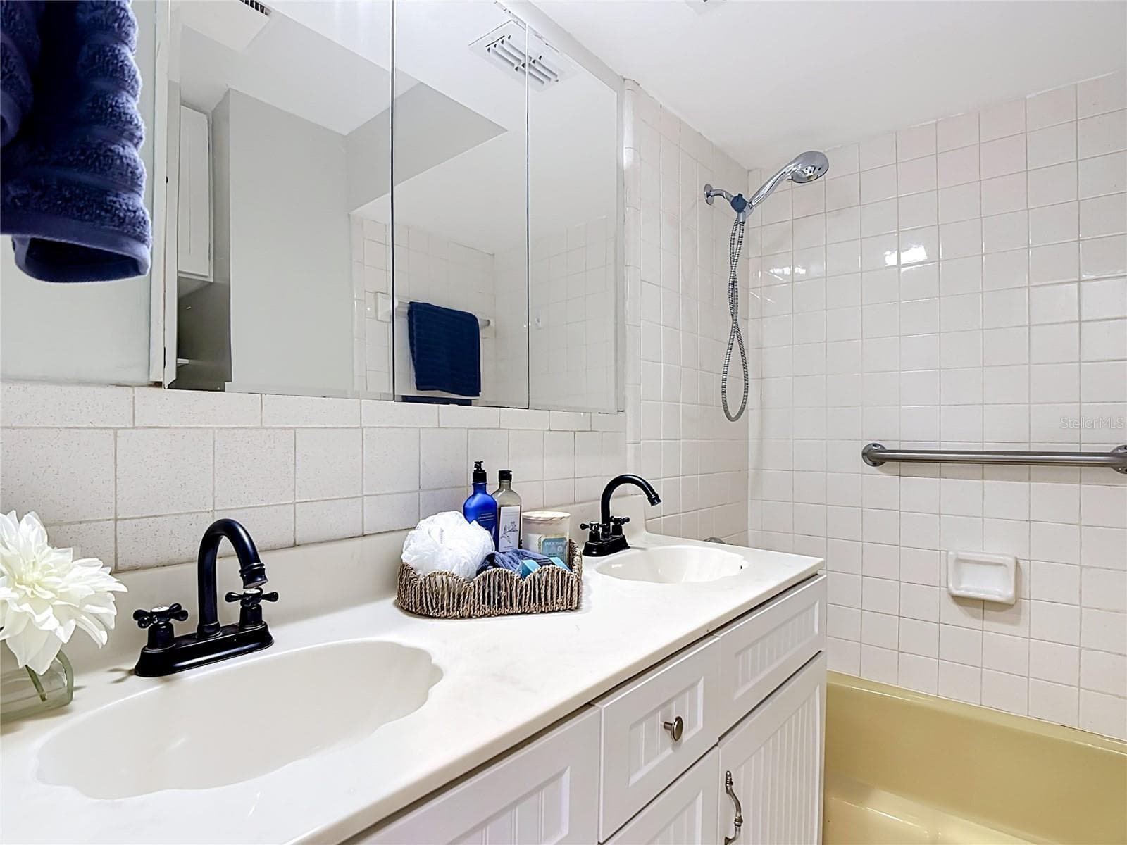 Hall bathroom. - 112 10TH ST, ST CLOUD