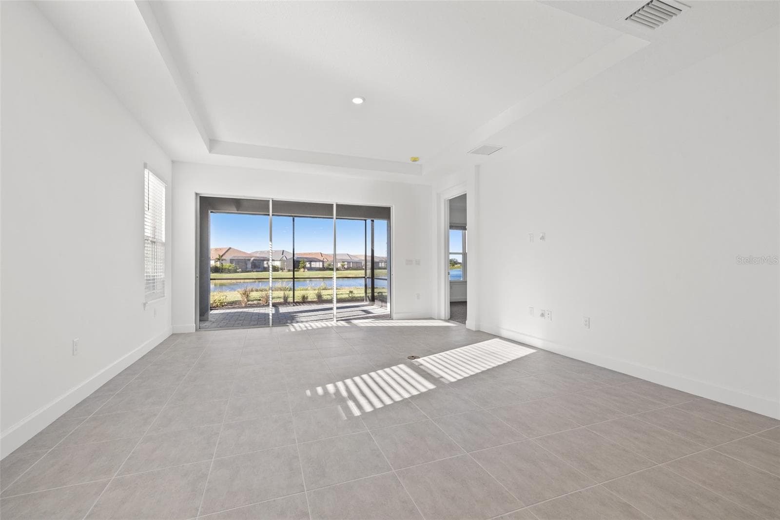 Single Family Residence at 16117 ISOLA PL, LAKEWOOD RANCH, photo 3 of 54