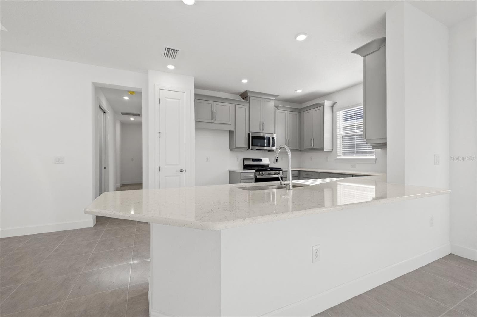 Single Family Residence at 16117 ISOLA PL, LAKEWOOD RANCH, photo 12 of 54