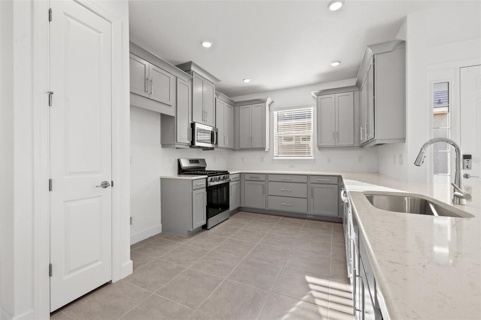 Single Family Residence at 16117 ISOLA PL, LAKEWOOD RANCH, photo 13 of 54