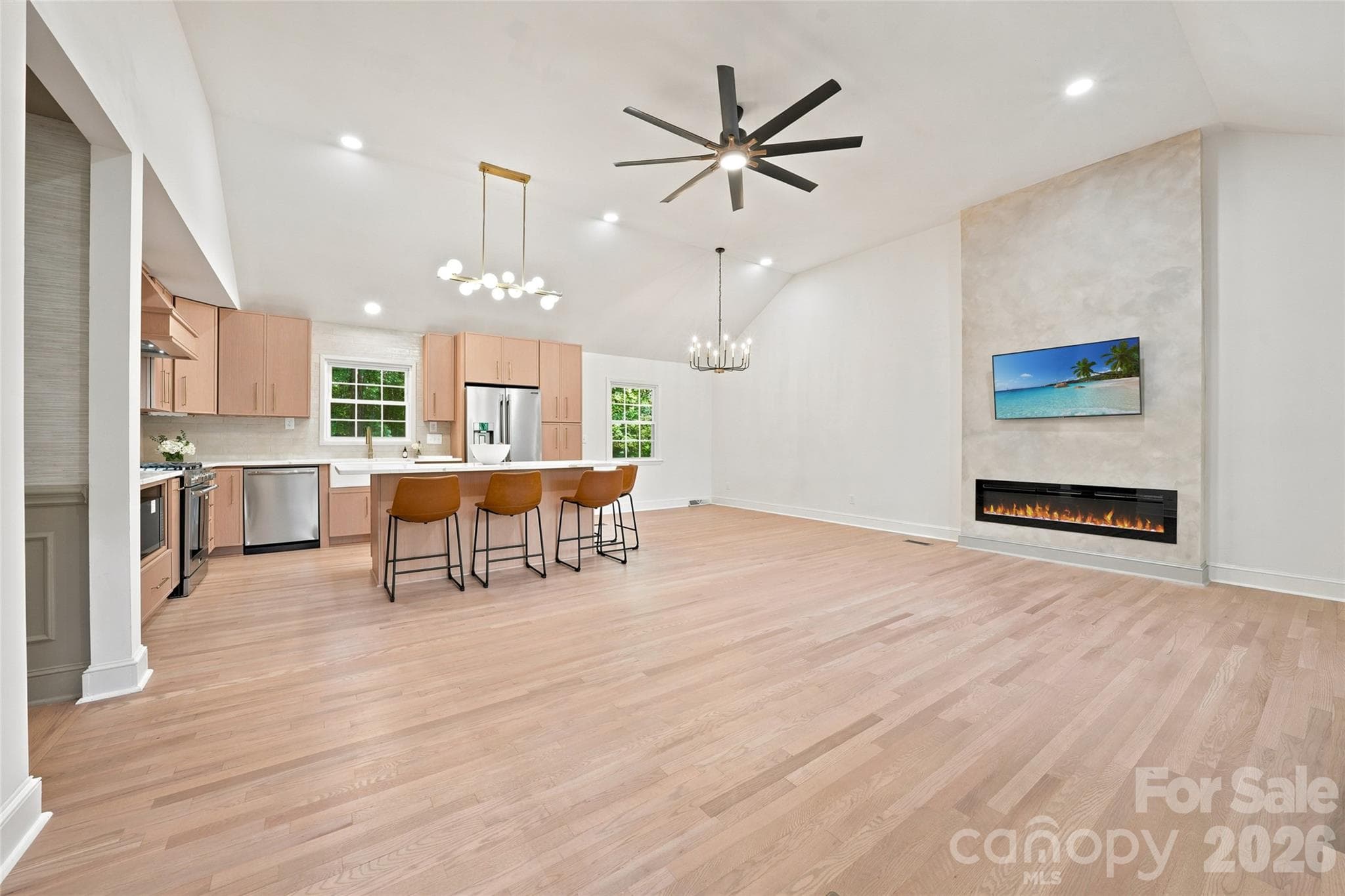 Single Family Residence at 7527 Gayle Avenue, Charlotte, photo 6 of 53
