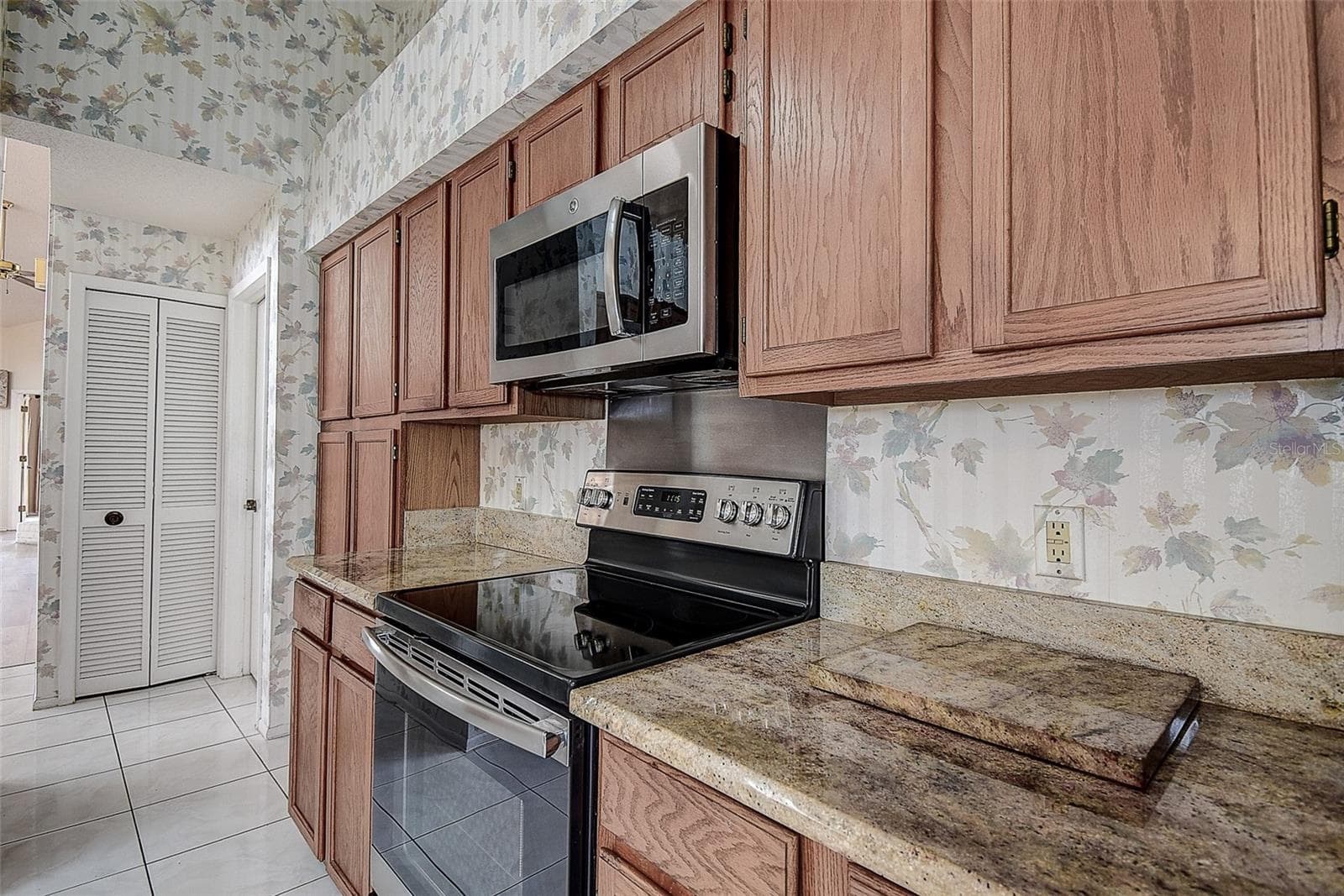 Granite Counters - 3609 DARSTON ST, PALM HARBOR
