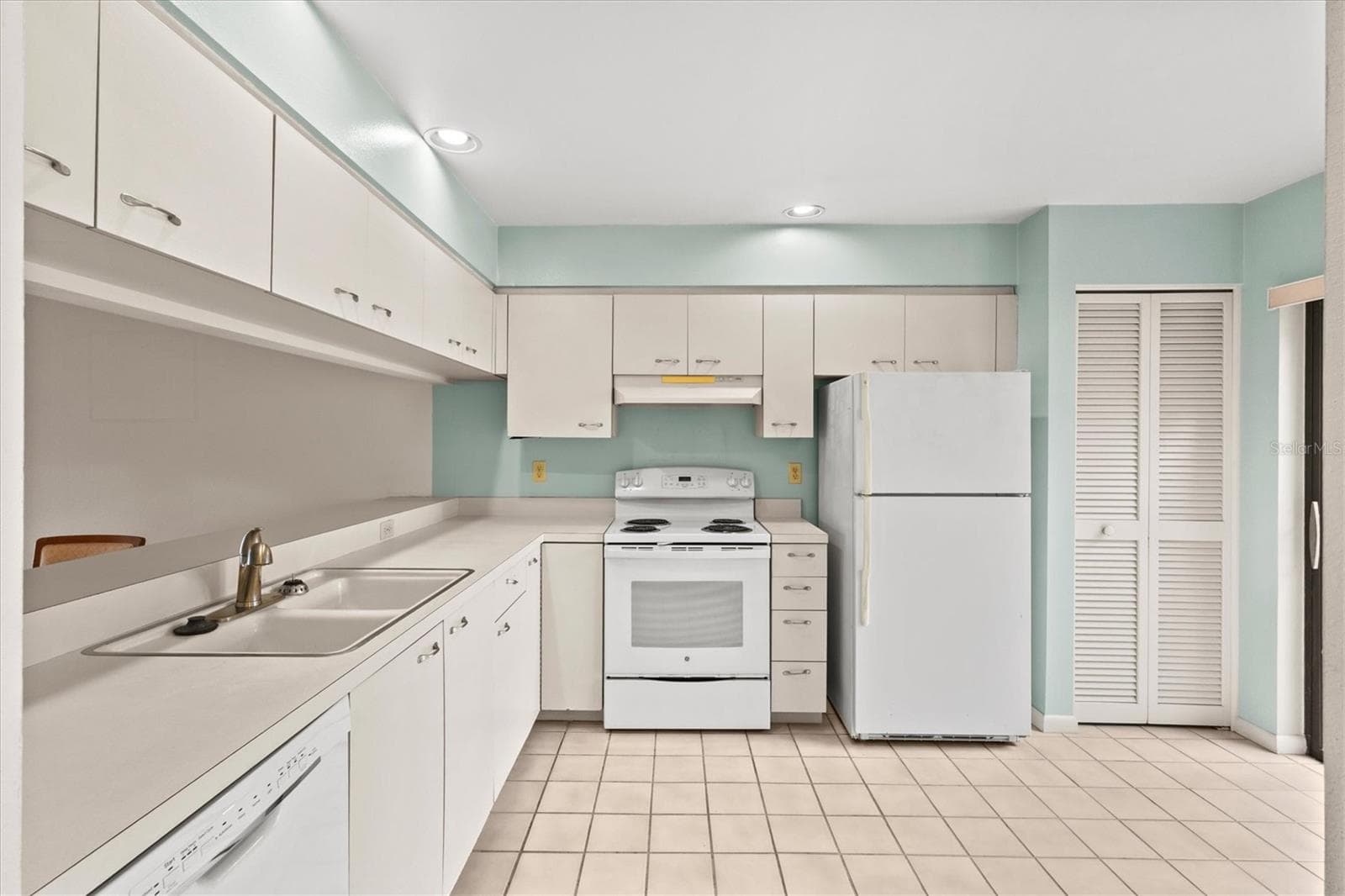 kitchen - 3118 WINDRUSH BOURNE #8, SARASOTA