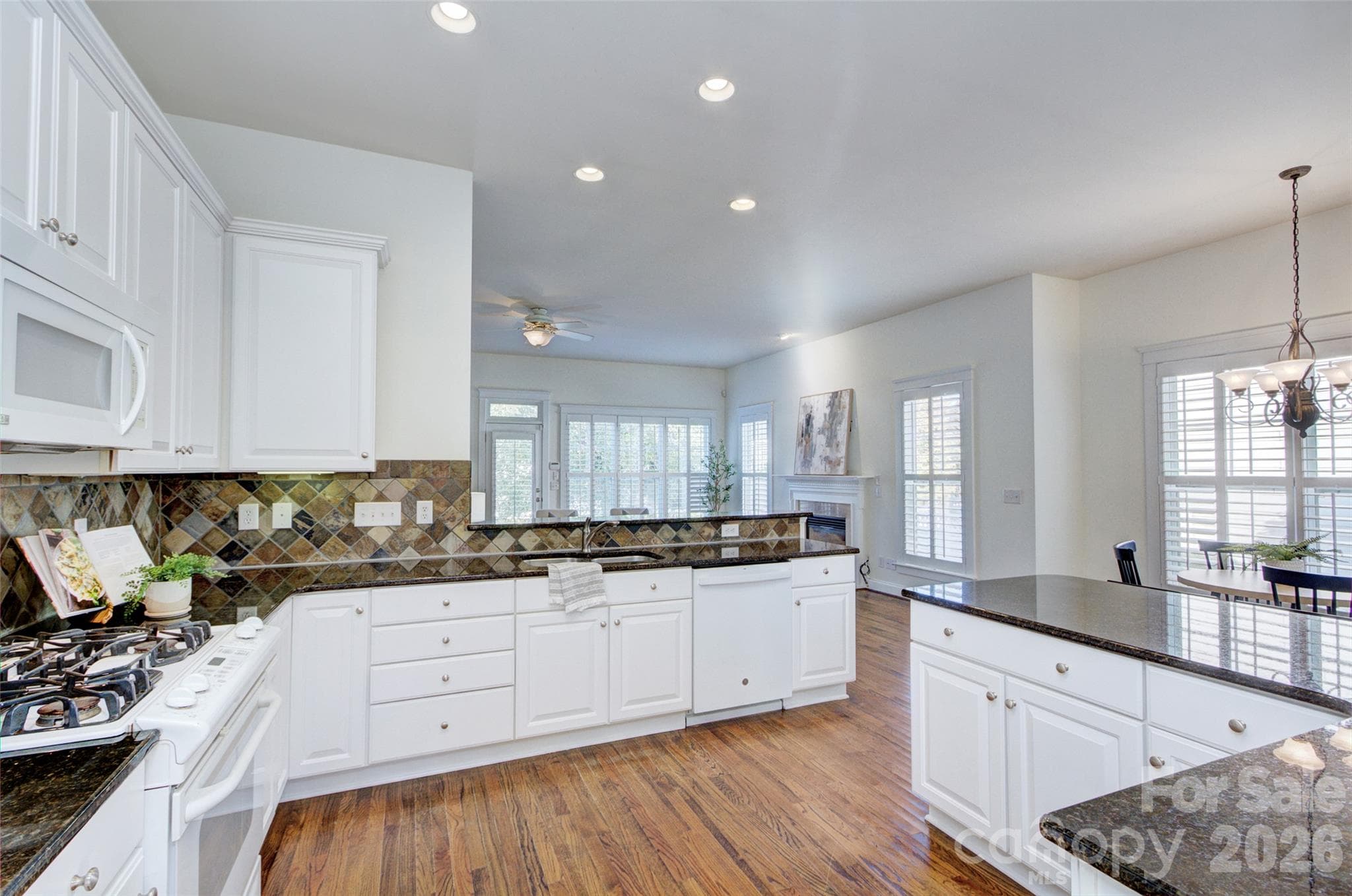 Single Family Residence at 16418 Spruell Street, Huntersville, photo 6 of 40