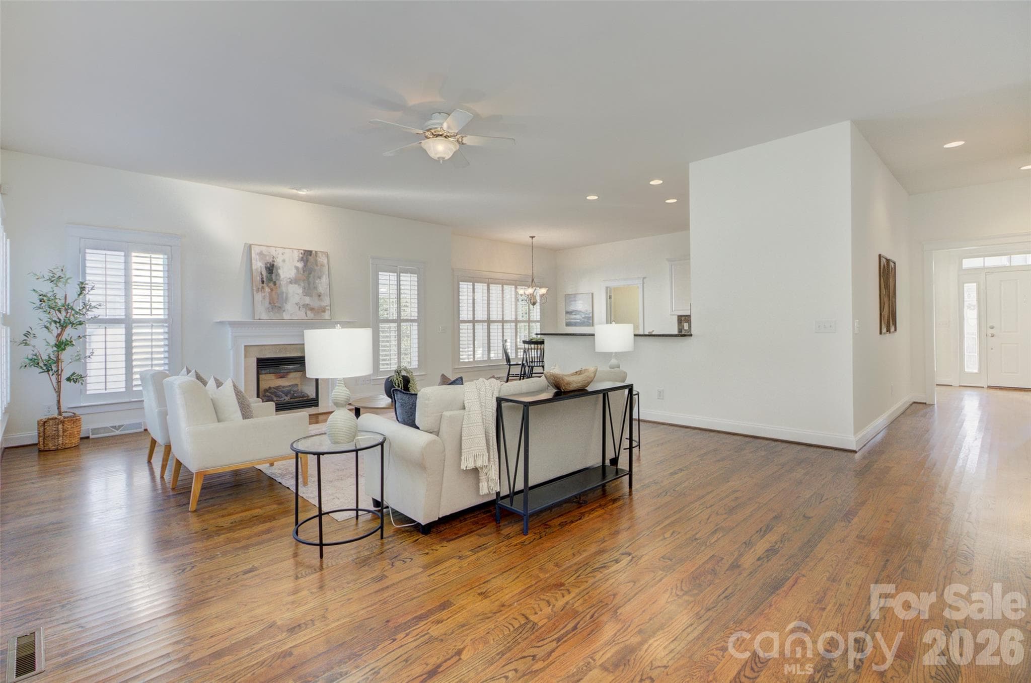 Single Family Residence at 16418 Spruell Street, Huntersville, photo 10 of 40