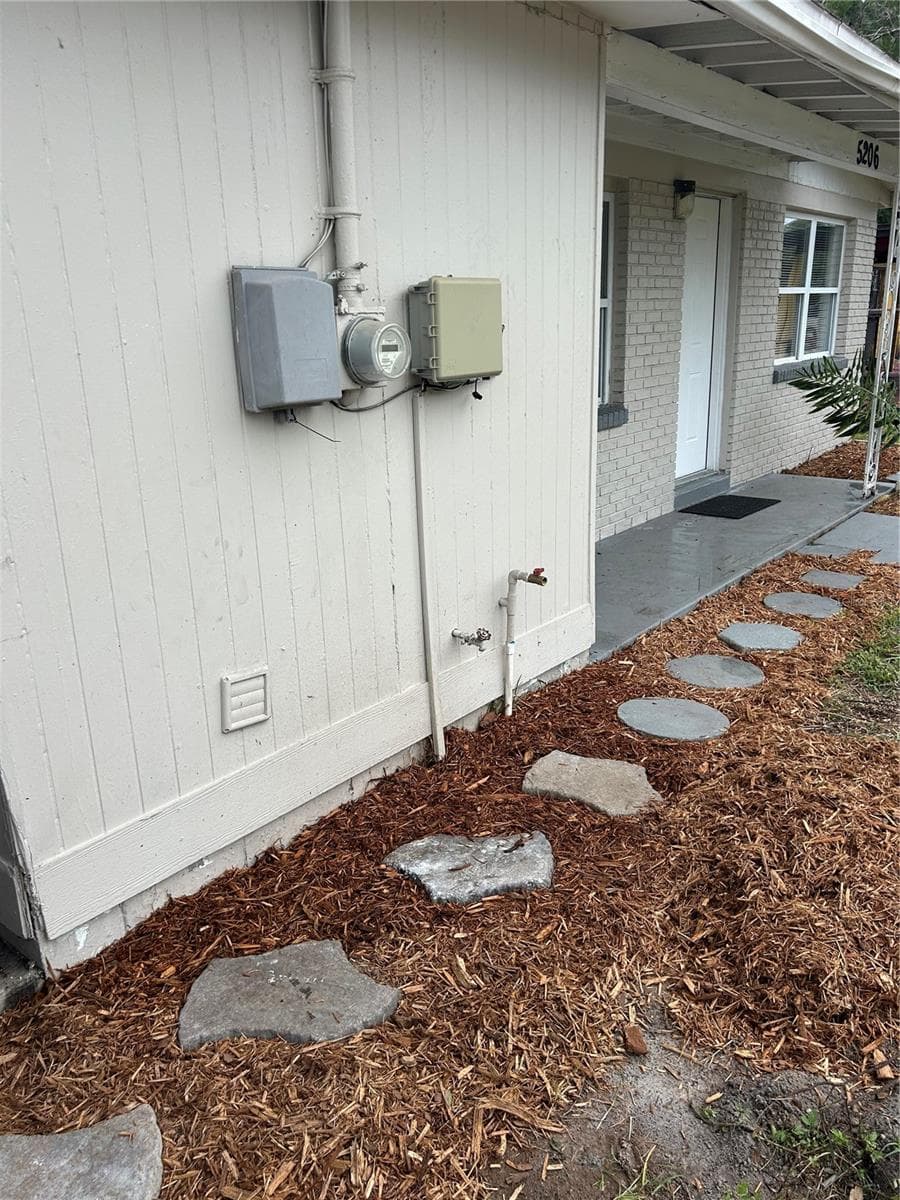 Single Family Residence at 5206 S 84TH ST, TAMPA, photo 3 of 18