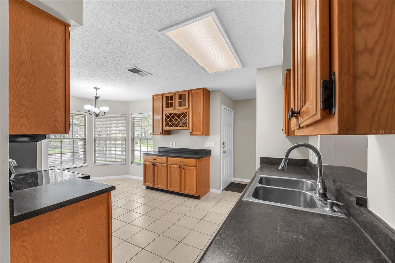 Built in wine rack and lots of counter work room and cabinets. - 4002 LEVONSHIRE PL, VALRICO