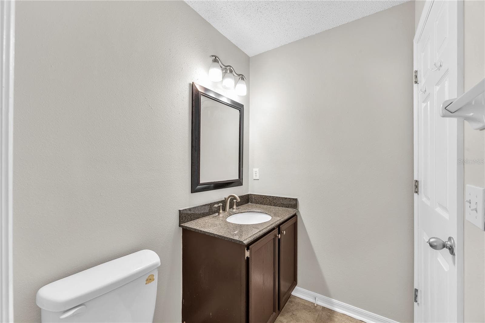 This half bath is attached to bedroom 3. - 4002 LEVONSHIRE PL, VALRICO