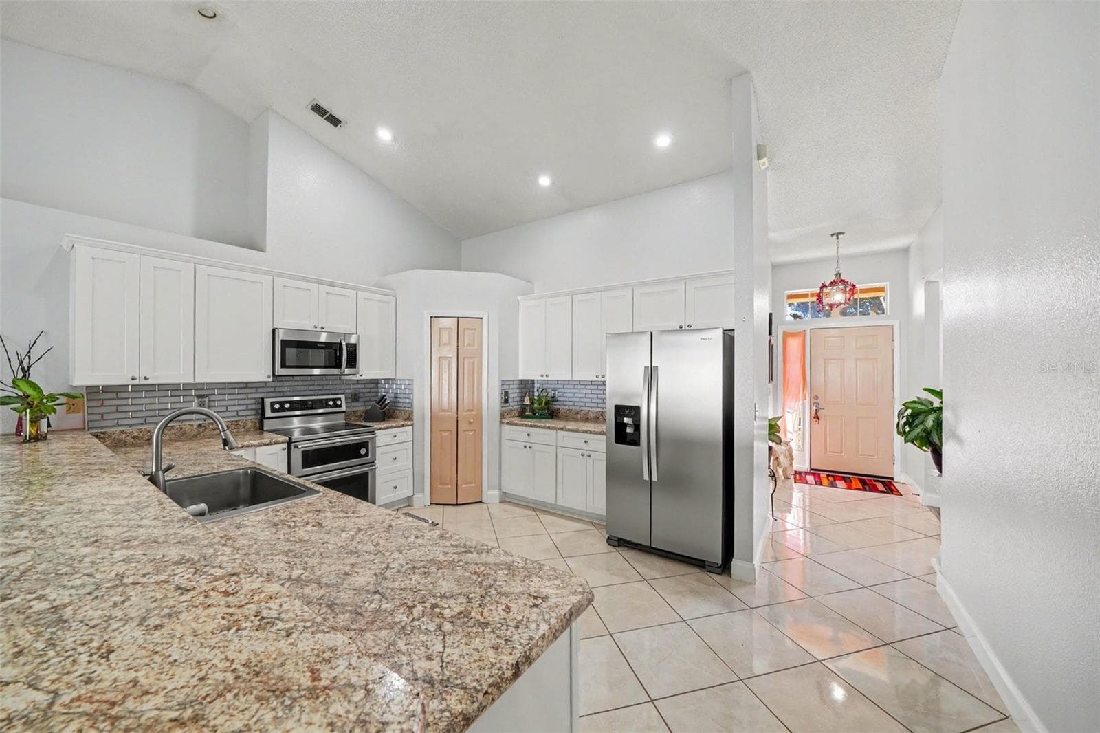 Single Family Residence at 2303 WEATHERED WOOD DR, LEESBURG, photo 13 of 27